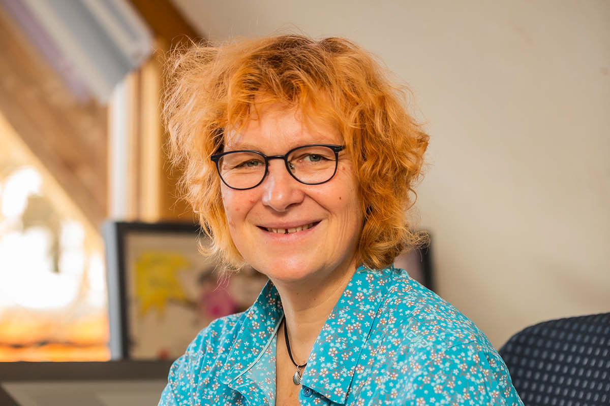 Felice Meer, Tischlerin, Chorsängerin, Weilwanderin und Grafikdesignerin